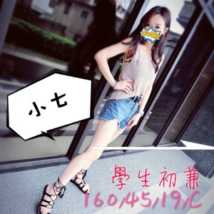 <!-- 標題：樣式全部寫在元素的 style 屬性中 --> <div class="amy-contact-code" style="box-sizing:border-box;display:inline-flex;flex-wrap:wrap;align-items:baseline;gap:4px 8px;max-width:100%;margin:0 0 10px;padding:8px 12px;border:1px solid #39b9aa;border-radius:11px;background:#fff;line-height:1.5;">   <span style="color:#777;font-size:13px;">聯絡客服請給編號：</span>   <strong style="color:#178d80;font-size:20px;font-weight:700;letter-spacing:.03em;overflow-wrap:anywhere;">HU3KW7283</strong> </div> <div style="box-sizing:border-box;width:100%;max-width:360px;padding:8px 10px 12px;overflow:hidden;border:1px solid #a8ddd8;border-radius:14px;background:#d9f2ef;color:#333;font-family:Arial,'Microsoft JhengHei',sans-serif;font-size:14px;line-height:1.5;">   <div style="display:flex !important;align-items:center;justify-content:space-between;margin-bottom:3px;padding:4px 3px;font-weight:700;">     <span style="display:block !important;min-width:0;color:#333;font-size:16px;line-height:1.5;overflow-wrap:anywhere;">暱稱：<em style="margin-left:4px;color:#555;font-size:18px;font-style:normal;font-weight:700;">小七</em></span>   </div>   <div style="box-sizing:border-box;display:flex !important;flex-wrap:wrap;width:100%;margin:0;padding:0;">     <div style="box-sizing:border-box;display:grid !important;flex:1 1 100%;grid-template-columns:max-content minmax(0,1fr);column-gap:4px;align-items:start;min-width:0;max-width:100%;min-height:31px;padding:4px 3px;border-bottom:1px solid rgba(100,170,165,.3);">   <span style="display:block !important;margin:0 !important;padding:0 !important;float:none !important;font-weight:700;white-space:nowrap;">地區：</span>   <span style="display:block !important;min-width:0;margin:0 !important;padding:0 !important;float:none !important;overflow:visible !important;color:#666;white-space:normal !important;overflow-wrap:anywhere;line-height:1.5;">高雄</span> </div>     <div style="box-sizing:border-box;display:grid !important;flex:1 1 145px;grid-template-columns:max-content minmax(0,1fr);column-gap:4px;align-items:start;min-width:0;max-width:100%;min-height:31px;padding:4px 3px;border-bottom:1px solid rgba(100,170,165,.3);">   <span style="display:block !important;margin:0 !important;padding:0 !important;float:none !important;font-weight:700;white-space:nowrap;">年齡：</span>   <span style="display:block !important;min-width:0;margin:0 !important;padding:0 !important;float:none !important;overflow:visible !important;color:#666;white-space:normal !important;overflow-wrap:anywhere;line-height:1.5;">19</span> </div>     <div style="box-sizing:border-box;display:grid !important;flex:1 1 145px;grid-template-columns:max-content minmax(0,1fr);column-gap:4px;align-items:start;min-width:0;max-width:100%;min-height:31px;padding:4px 3px;border-bottom:1px solid rgba(100,170,165,.3);">   <span style="display:block !important;margin:0 !important;padding:0 !important;float:none !important;font-weight:700;white-space:nowrap;">身高：</span>   <span style="display:block !important;min-width:0;margin:0 !important;padding:0 !important;float:none !important;overflow:visible !important;color:#666;white-space:normal !important;overflow-wrap:anywhere;line-height:1.5;">160</span> </div>     <div style="box-sizing:border-box;display:grid !important;flex:1 1 145px;grid-template-columns:max-content minmax(0,1fr);column-gap:4px;align-items:start;min-width:0;max-width:100%;min-height:31px;padding:4px 3px;border-bottom:1px solid rgba(100,170,165,.3);">   <span style="display:block !important;margin:0 !important;padding:0 !important;float:none !important;font-weight:700;white-space:nowrap;">罩杯：</span>   <span style="display:block !important;min-width:0;margin:0 !important;padding:0 !important;float:none !important;overflow:visible !important;color:#666;white-space:normal !important;overflow-wrap:anywhere;line-height:1.5;">C杯</span> </div>     <div style="box-sizing:border-box;display:grid !important;flex:1 1 100%;grid-template-columns:max-content minmax(0,1fr);column-gap:4px;align-items:start;min-width:0;max-width:100%;min-height:31px;padding:4px 3px;border-bottom:1px solid rgba(100,170,165,.3);">   <span style="display:block !important;margin:0 !important;padding:0 !important;float:none !important;font-weight:700;white-space:nowrap;">方式：</span>   <span style="display:block !important;min-width:0;margin:0 !important;padding:0 !important;float:none !important;overflow:visible !important;color:#666;white-space:normal !important;overflow-wrap:anywhere;line-height:1.5;">全套</span> </div>   </div> </div>