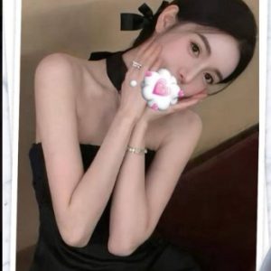 <!-- 標題：樣式全部寫在元素的 style 屬性中 --> <div class="amy-contact-code" style="box-sizing:border-box;display:inline-flex;flex-wrap:wrap;align-items:baseline;gap:4px 8px;max-width:100%;margin:0 0 10px;padding:8px 12px;border:1px solid #39b9aa;border-radius:11px;background:#fff;line-height:1.5;">   <span style="color:#777;font-size:13px;">聯絡客服請給編號：</span>   <strong style="color:#178d80;font-size:20px;font-weight:700;letter-spacing:.03em;overflow-wrap:anywhere;">OZFUC1T3Y</strong> </div> <div style="box-sizing:border-box;width:100%;max-width:360px;padding:8px 10px 12px;overflow:hidden;border:1px solid #a8ddd8;border-radius:14px;background:#d9f2ef;color:#333;font-family:Arial,'Microsoft JhengHei',sans-serif;font-size:14px;line-height:1.5;">   <div style="display:flex !important;align-items:center;justify-content:space-between;margin-bottom:3px;padding:4px 3px;font-weight:700;">     <span style="display:block !important;min-width:0;color:#333;font-size:16px;line-height:1.5;overflow-wrap:anywhere;">暱稱：<em style="margin-left:4px;color:#555;font-size:18px;font-style:normal;font-weight:700;">茉莉</em></span>   </div>   <div style="box-sizing:border-box;display:flex !important;flex-wrap:wrap;width:100%;margin:0;padding:0;">     <div style="box-sizing:border-box;display:grid !important;flex:1 1 100%;grid-template-columns:max-content minmax(0,1fr);column-gap:4px;align-items:start;min-width:0;max-width:100%;min-height:31px;padding:4px 3px;border-bottom:1px solid rgba(100,170,165,.3);">   <span style="display:block !important;margin:0 !important;padding:0 !important;float:none !important;font-weight:700;white-space:nowrap;">地區：</span>   <span style="display:block !important;min-width:0;margin:0 !important;padding:0 !important;float:none !important;overflow:visible !important;color:#666;white-space:normal !important;overflow-wrap:anywhere;line-height:1.5;">台北</span> </div>     <div style="box-sizing:border-box;display:grid !important;flex:1 1 145px;grid-template-columns:max-content minmax(0,1fr);column-gap:4px;align-items:start;min-width:0;max-width:100%;min-height:31px;padding:4px 3px;border-bottom:1px solid rgba(100,170,165,.3);">   <span style="display:block !important;margin:0 !important;padding:0 !important;float:none !important;font-weight:700;white-space:nowrap;">年齡：</span>   <span style="display:block !important;min-width:0;margin:0 !important;padding:0 !important;float:none !important;overflow:visible !important;color:#666;white-space:normal !important;overflow-wrap:anywhere;line-height:1.5;">22</span> </div>     <div style="box-sizing:border-box;display:grid !important;flex:1 1 145px;grid-template-columns:max-content minmax(0,1fr);column-gap:4px;align-items:start;min-width:0;max-width:100%;min-height:31px;padding:4px 3px;border-bottom:1px solid rgba(100,170,165,.3);">   <span style="display:block !important;margin:0 !important;padding:0 !important;float:none !important;font-weight:700;white-space:nowrap;">身高：</span>   <span style="display:block !important;min-width:0;margin:0 !important;padding:0 !important;float:none !important;overflow:visible !important;color:#666;white-space:normal !important;overflow-wrap:anywhere;line-height:1.5;">164</span> </div>     <div style="box-sizing:border-box;display:grid !important;flex:1 1 145px;grid-template-columns:max-content minmax(0,1fr);column-gap:4px;align-items:start;min-width:0;max-width:100%;min-height:31px;padding:4px 3px;border-bottom:1px solid rgba(100,170,165,.3);">   <span style="display:block !important;margin:0 !important;padding:0 !important;float:none !important;font-weight:700;white-space:nowrap;">罩杯：</span>   <span style="display:block !important;min-width:0;margin:0 !important;padding:0 !important;float:none !important;overflow:visible !important;color:#666;white-space:normal !important;overflow-wrap:anywhere;line-height:1.5;">F杯</span> </div>     <div style="box-sizing:border-box;display:grid !important;flex:1 1 100%;grid-template-columns:max-content minmax(0,1fr);column-gap:4px;align-items:start;min-width:0;max-width:100%;min-height:31px;padding:4px 3px;border-bottom:1px solid rgba(100,170,165,.3);">   <span style="display:block !important;margin:0 !important;padding:0 !important;float:none !important;font-weight:700;white-space:nowrap;">方式：</span>   <span style="display:block !important;min-width:0;margin:0 !important;padding:0 !important;float:none !important;overflow:visible !important;color:#666;white-space:normal !important;overflow-wrap:anywhere;line-height:1.5;">全套</span> </div>   </div> </div>